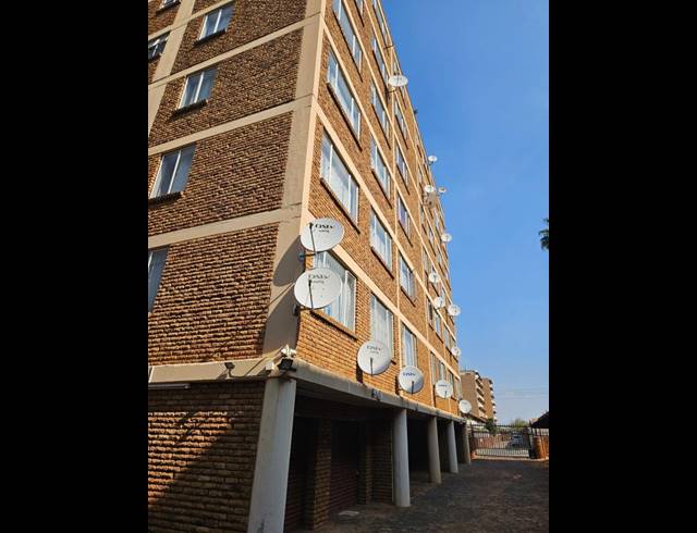 2 BEDROOM APARTMENT FOR SALE IN WONDERBOOM SOUTH